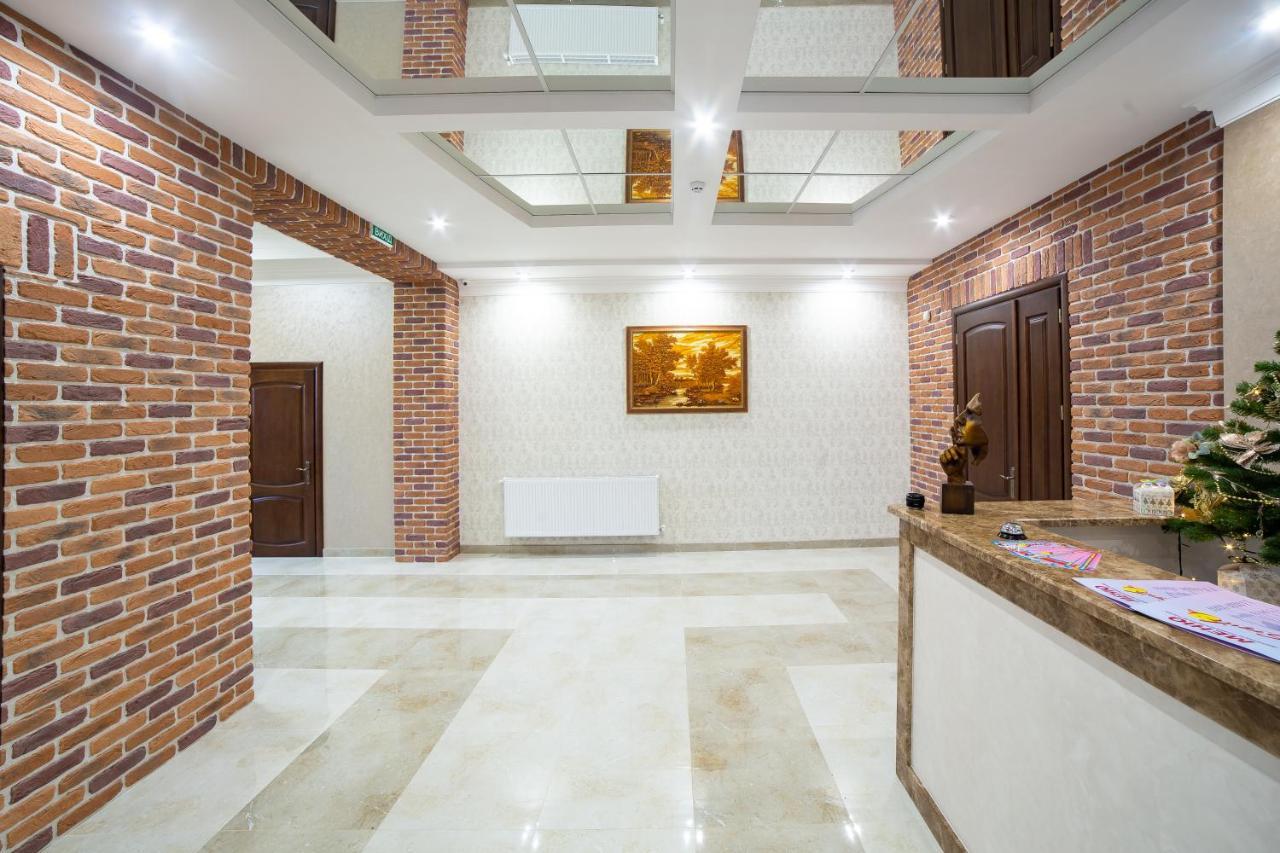 Hotel Legrand Stryj Esterno foto